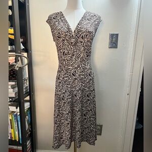 B. Smart Black & White V-Neck Midi Dress with Ring Detail Size 2-4